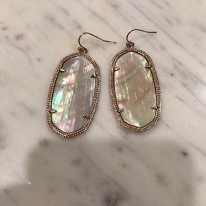 Kendra Scott “Danielle” in Brown Mother of Pearl